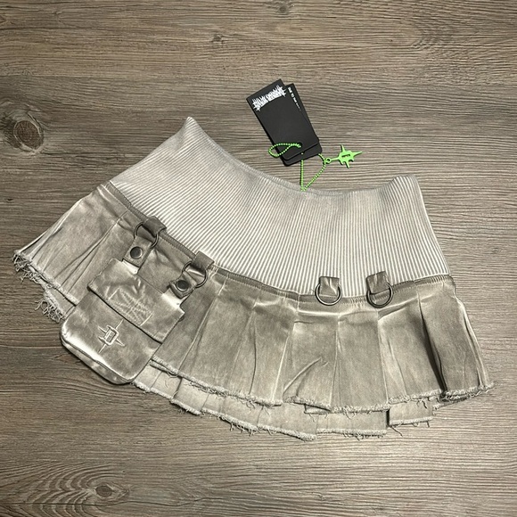 NWT Darker Wavs / Dolls Kill Pitch Pleated Cargo Micro Skirt - Picture 1 of 6